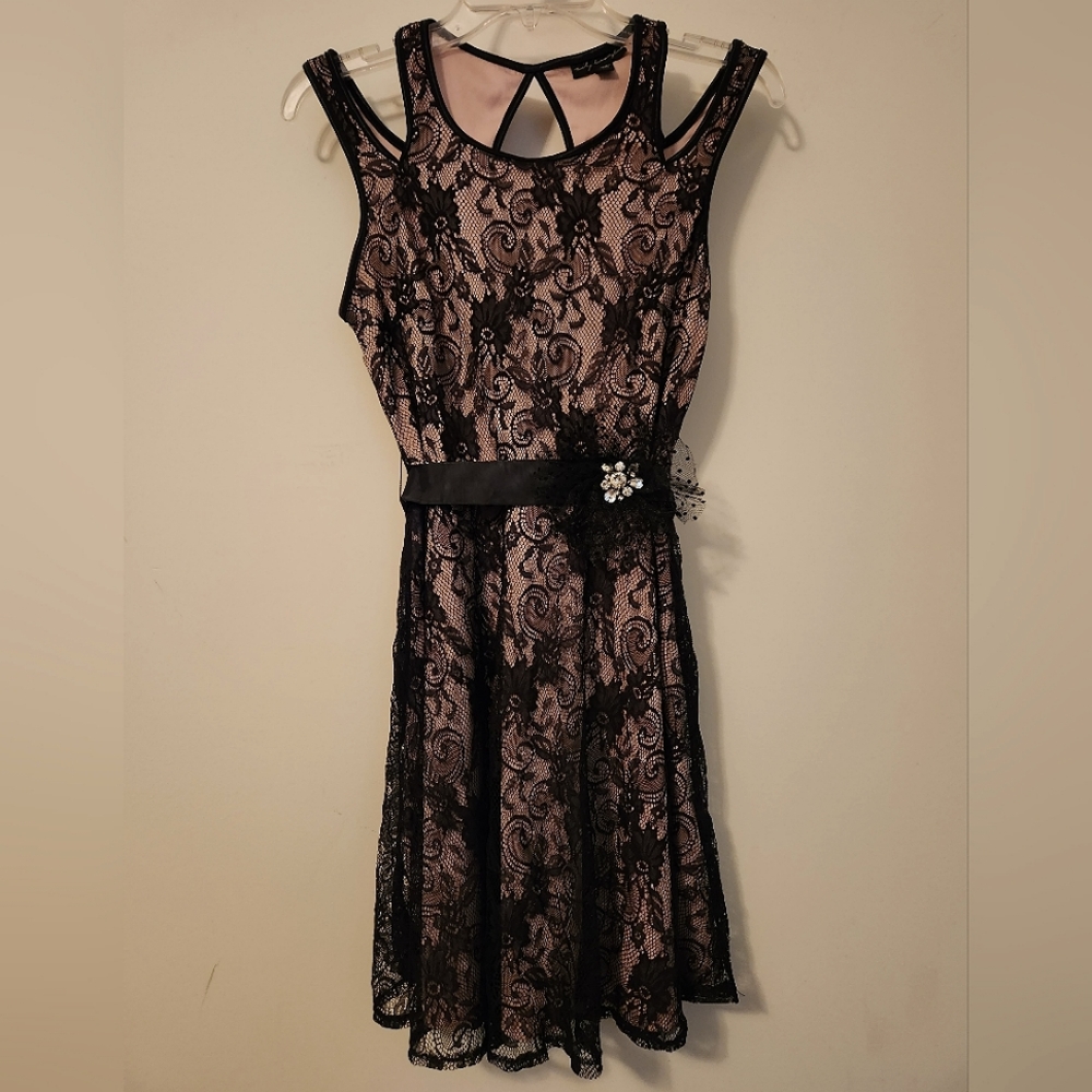 Lace Cut-Out Shoulder Dress